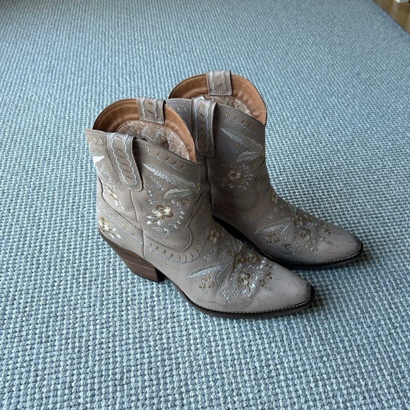 Cowboy Boots - Picture 3 of 5
